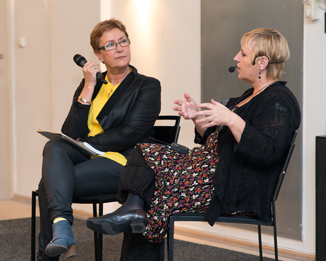 Kirjailija Maarit Turtiainen, haastattelijana toimittaja Eija Sarinko