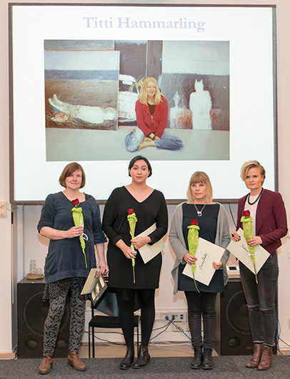 Vuoden taiteilija 2015 -finalistit: Titti Hammarling (taustakuvassa), BrittMarie Järnström Lindell, Anna Julkunen, Nanna Ståhle ja Kristiina Haataja